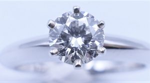 プロポーズにおすすめのダイヤモンドの指輪