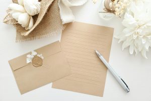 プロポーズの手紙を書くための便箋と封筒
