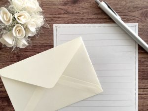 プロポーズの手紙を書くための便箋と封筒