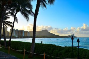 ハネムーンにお勧めのハワイのビーチを望む風景