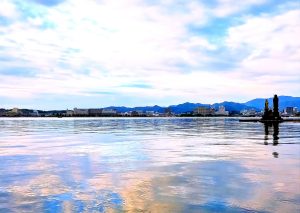 日本夕日百景にも選ばれた、プロポーズスポットとして人気の宍道湖畔