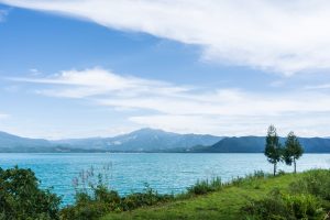 秋田県のプロポーズスポットとして人気の田沢湖