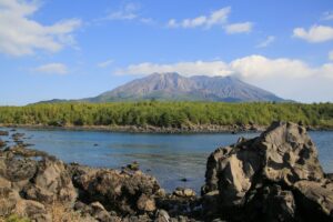 鹿児島県のプロポーズスポットとして人気の溶岩なぎさ遊歩道