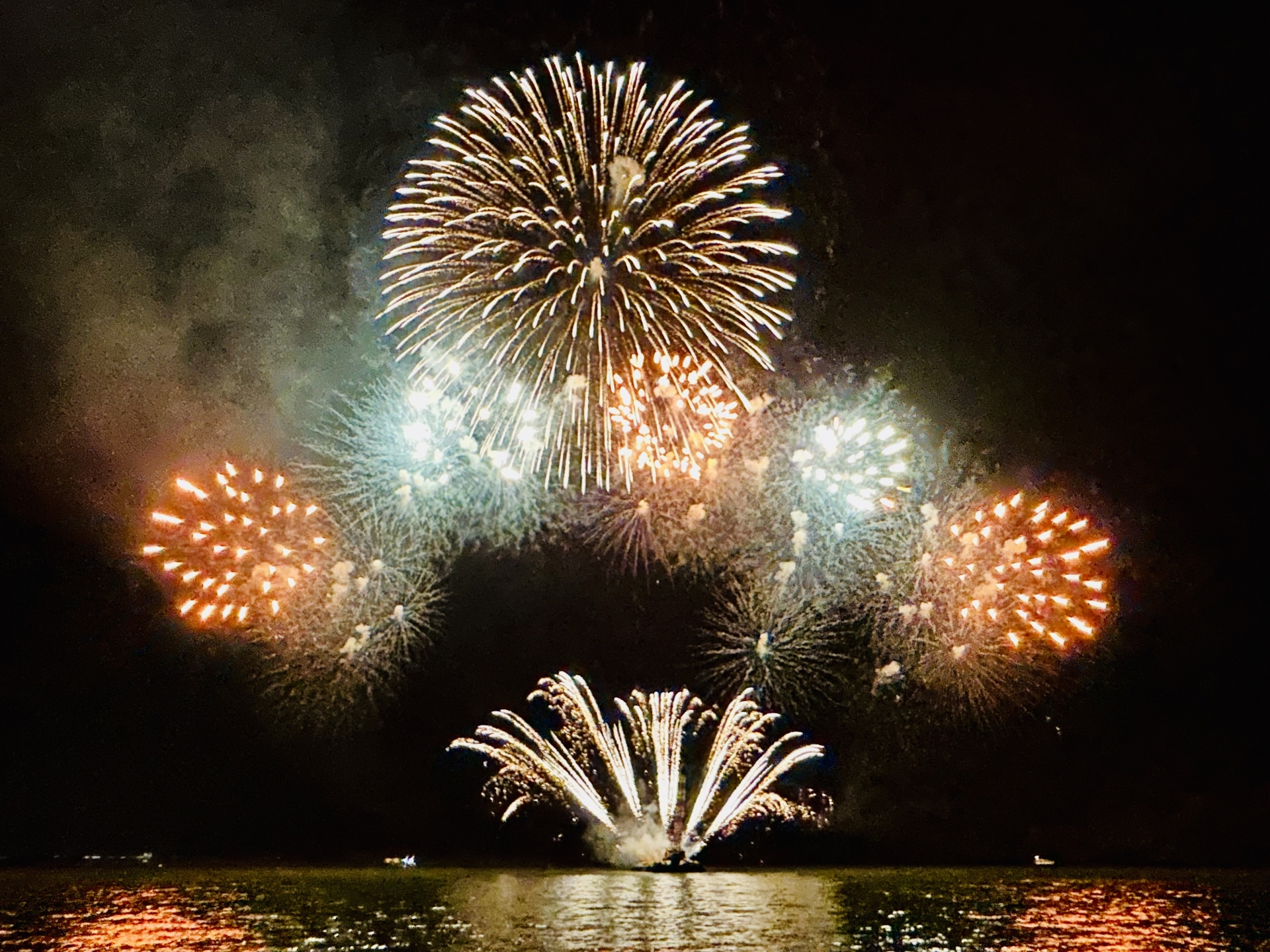 富山県でプロポーズスポットとして人気の花火大会