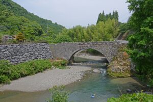 熊本県でプロポーズスポットとして人気の恋人の聖地　ハートが出来る石橋