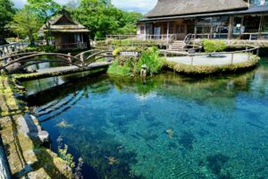 山梨県のプロポーズスポットとして人気の忍野八海