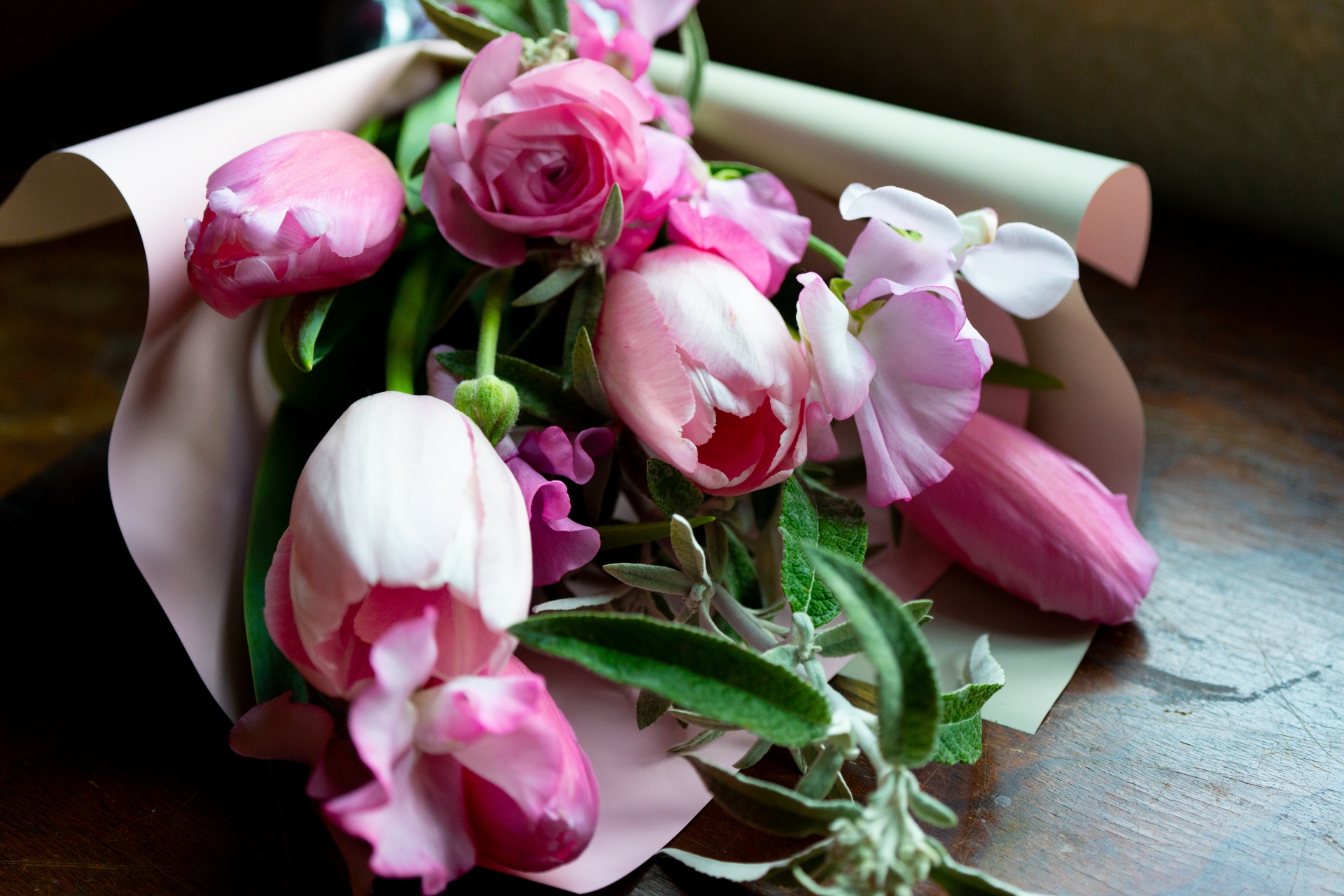 チューリップとスイトピーとラナンキュラスの花束