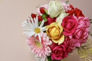 バラとガーベラ、マーガレットのプロポーズブーケ