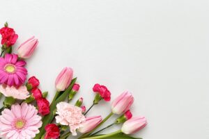 プロポーズのプレゼントとして人気のカーネーションとチューリップとガーベラの花束