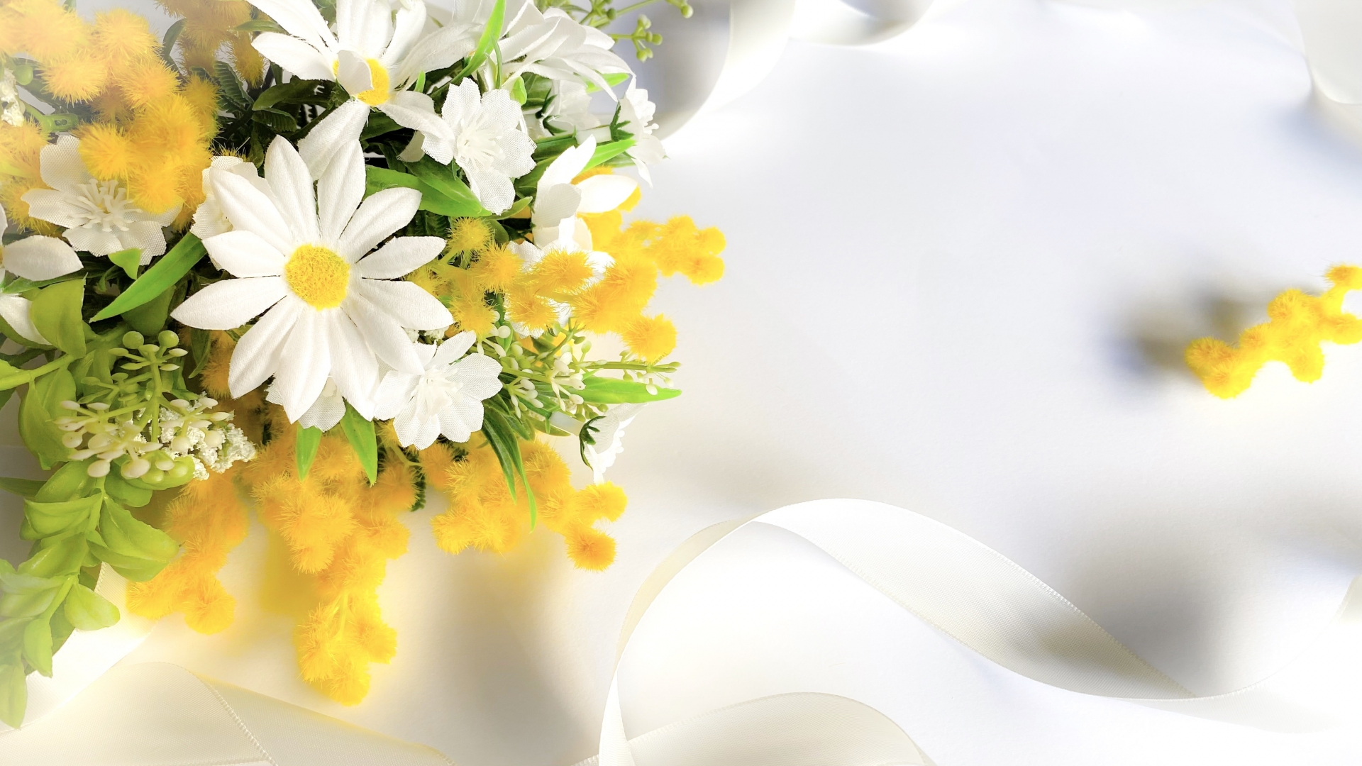 プロポーズのプレゼントに最適なミモザの花束