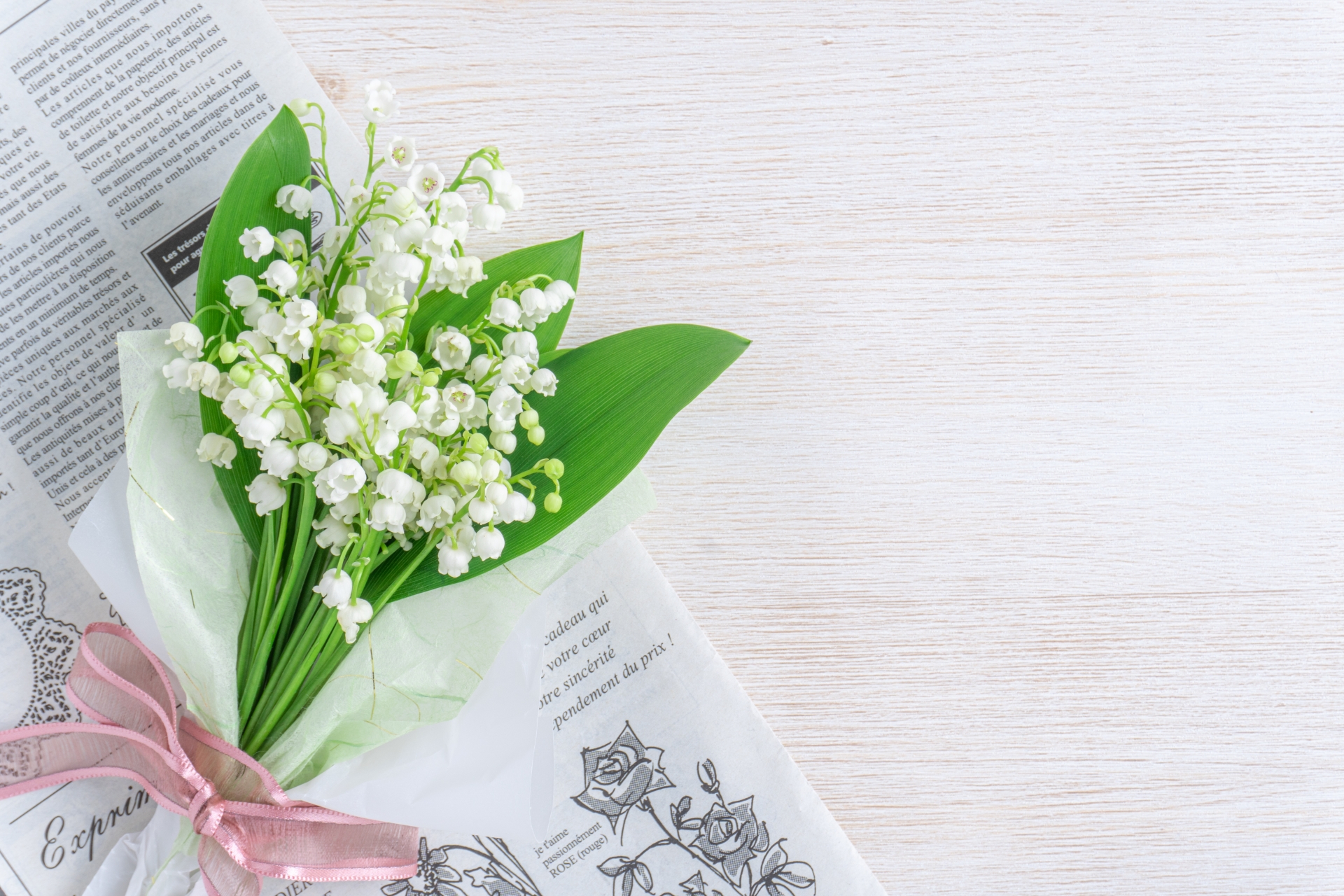 プロポーズギフトとして人気の白いスズランの花束